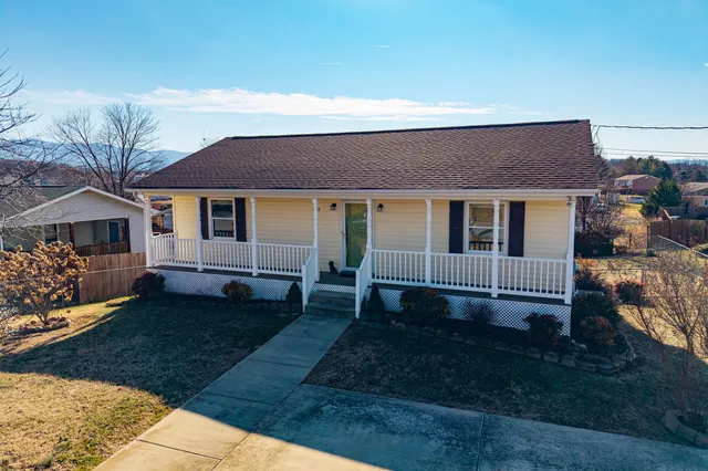 $329,900 | 323 Westlu Drive, Luray, VA 22835