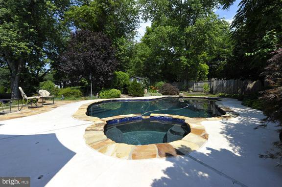 1327 Beulah Road Vienna, VA 22182 - Photo 26 of 28 Exterior (Rear)