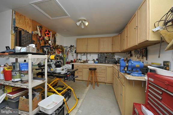 Garage work shop