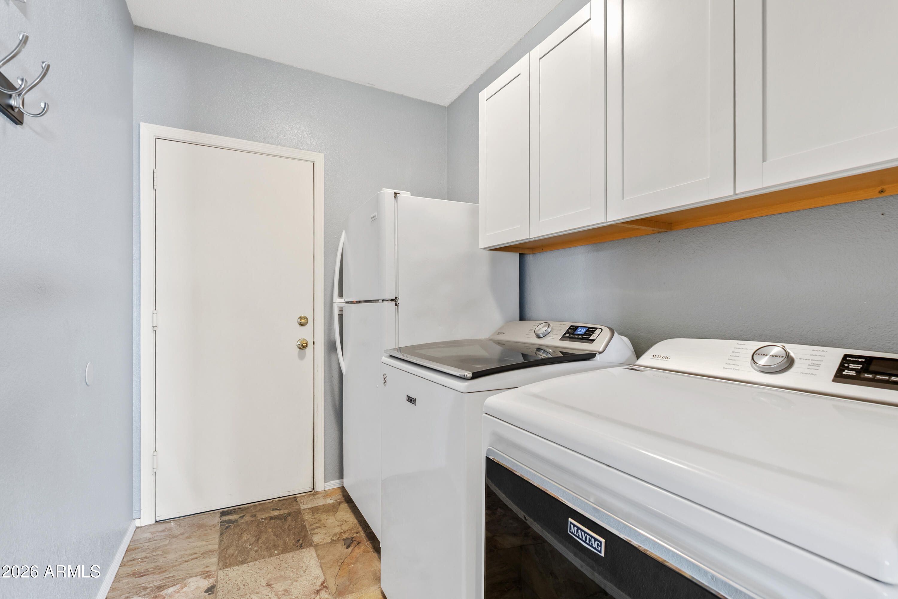 550 South Oak Street Gilbert, AZ 85233 - Photo 22 of 41 a utility room with dryer and washer