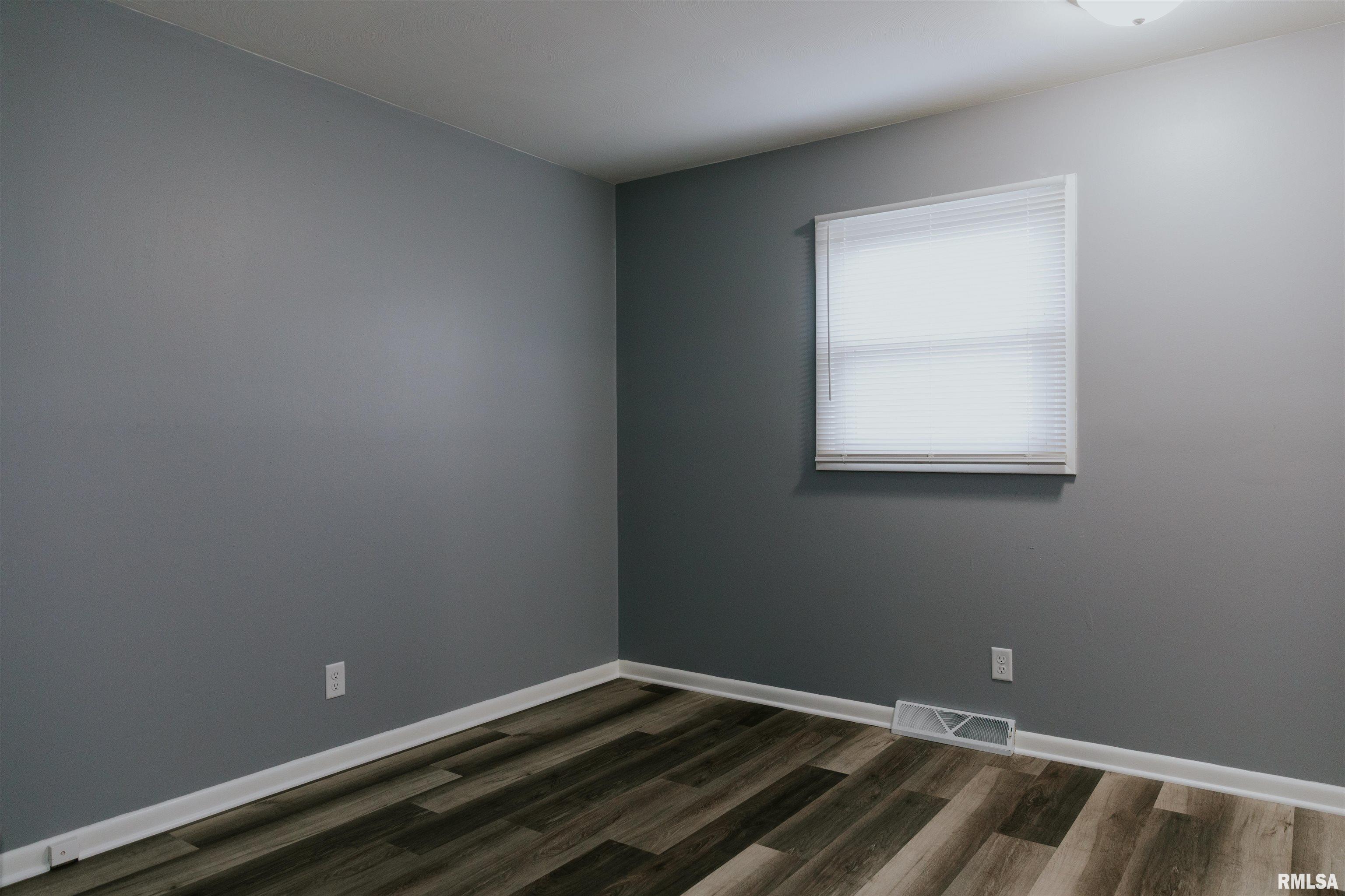 2256 East Black Avenue Springfield, IL 62702 - Photo 13 of 20