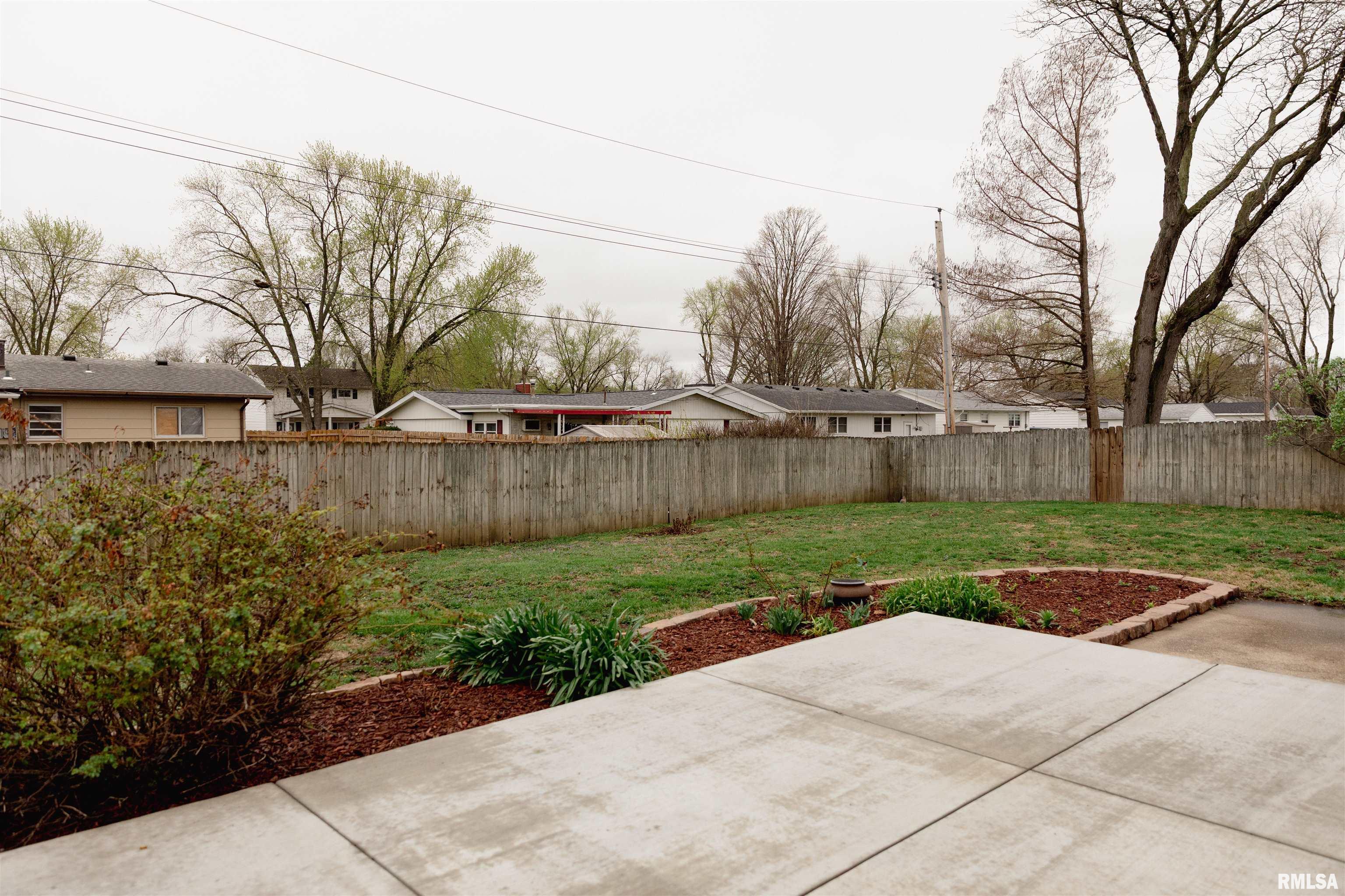 2256 East Black Avenue Springfield, IL 62702 - Photo 18 of 20