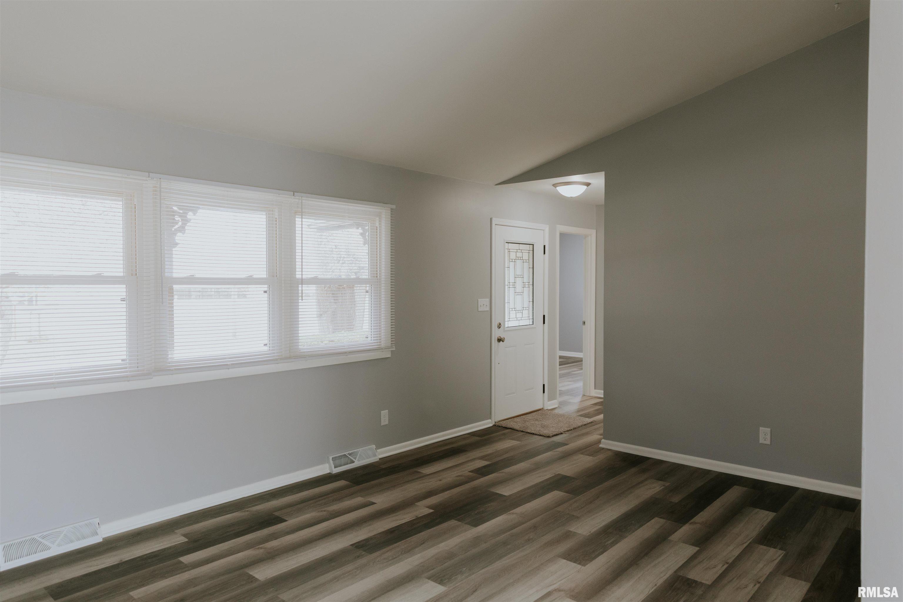2256 East Black Avenue Springfield, IL 62702 - Photo 3 of 20