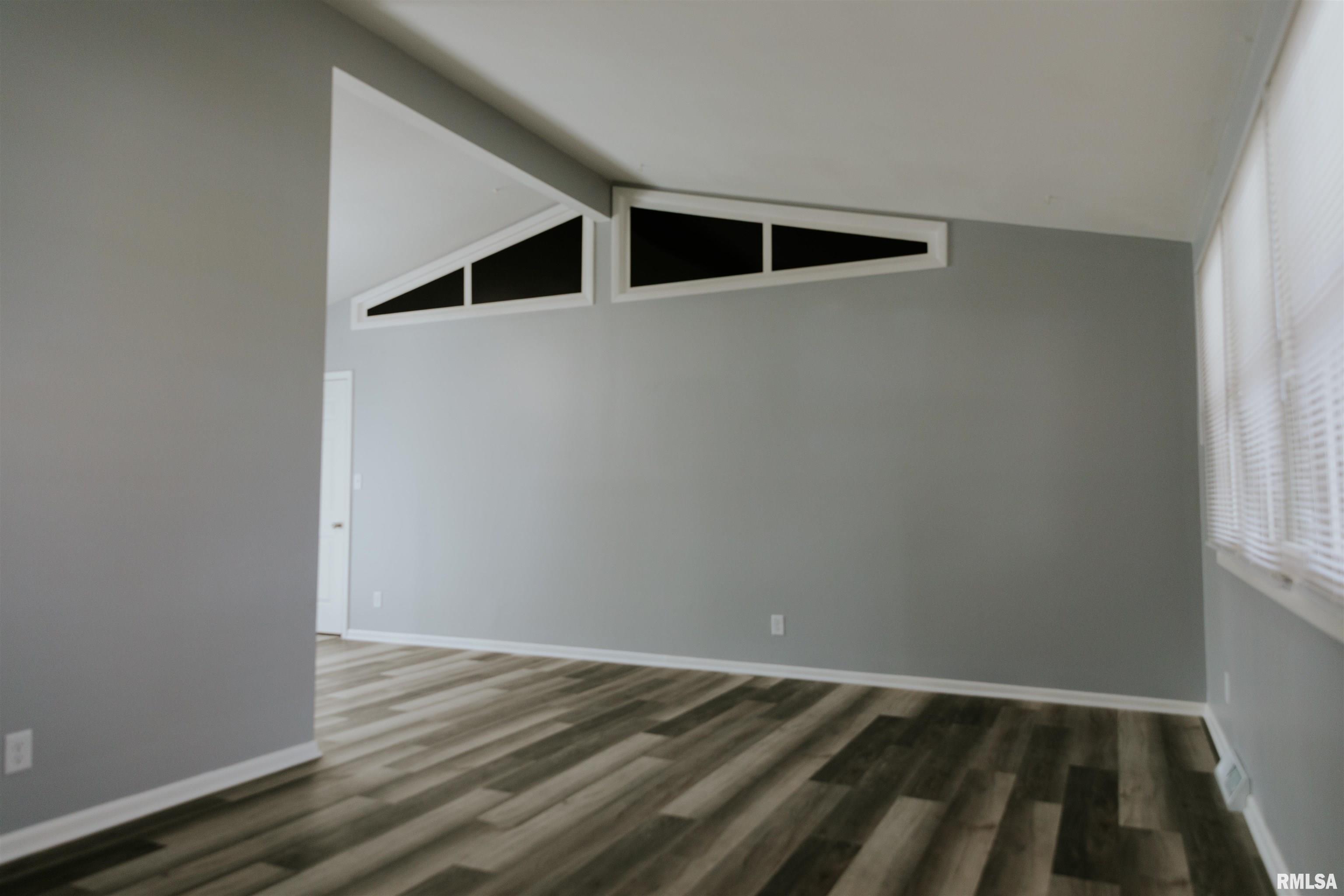2256 East Black Avenue Springfield, IL 62702 - Photo 4 of 20