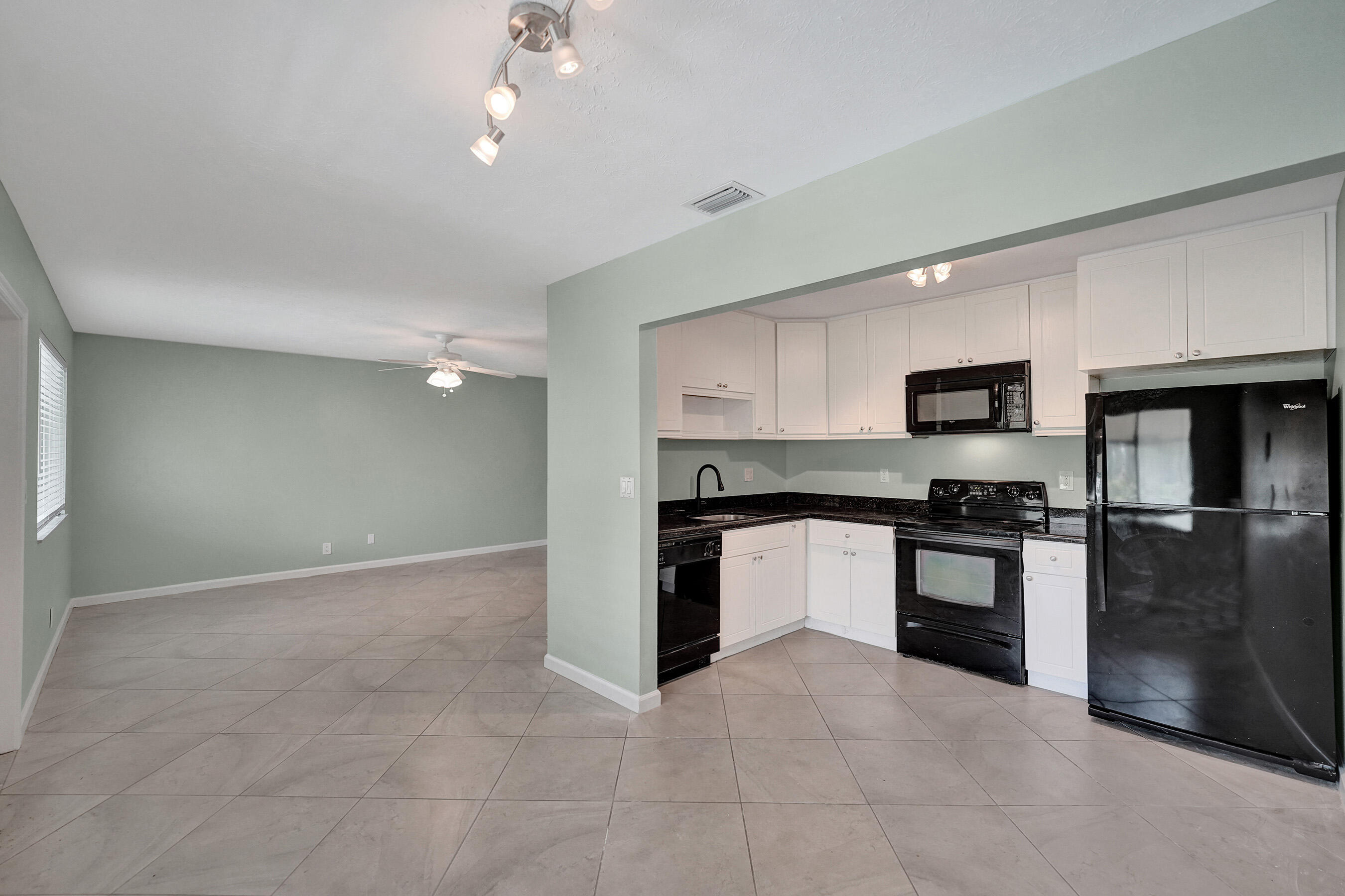 1250 Miami Road, Unit 11 Fort Lauderdale, FL 33316 - Photo 13 of 38 DSC08039