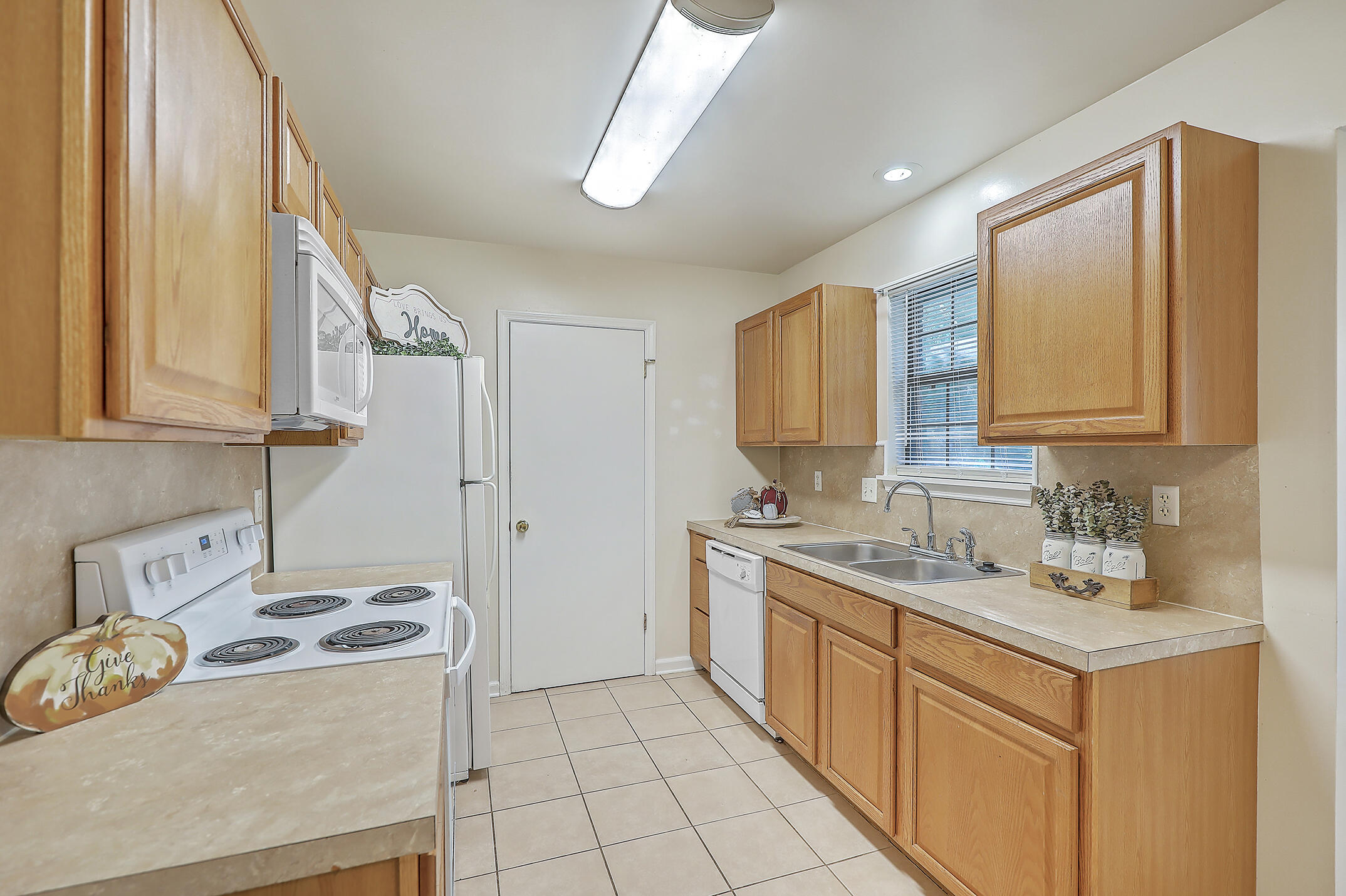 458 Fox Hunt Road Goose Creek, SC 29445 - Photo 10 of 31 Sweet Kitchen