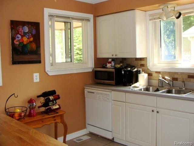 734 Miller Road Lake Orion, MI 48362 - Photo 5 of 54 Kitchen 3.jpg