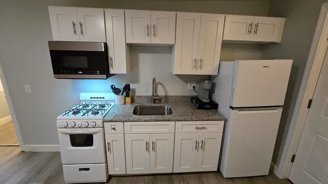 $1,700 | 579 State Street, Unit 7, Portsmouth, NH 03801