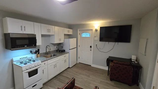 $1,700 | 579 State Street, Unit 7, Portsmouth, NH 03801