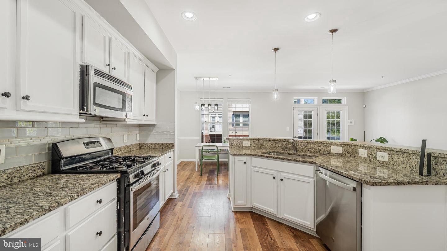4888 Dane Ridge Circle Woodbridge, VA 22193 - Photo 4 of 32