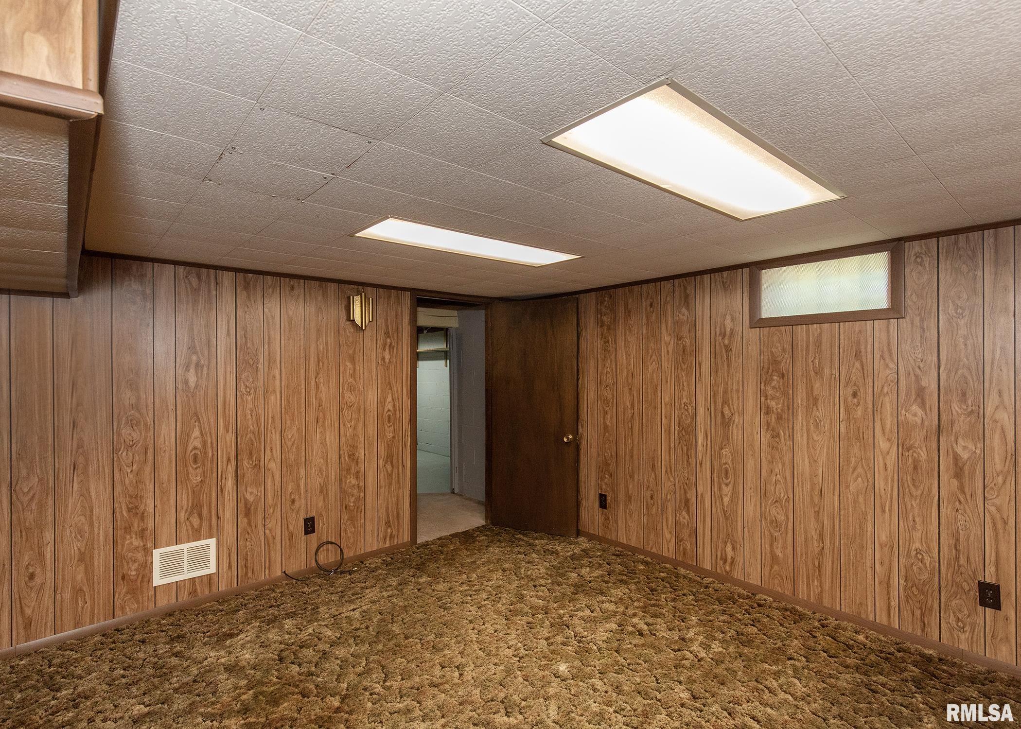 218 Cleveland Road Colona, IL 61241 - Photo 13 of 26 Gallery Image 13