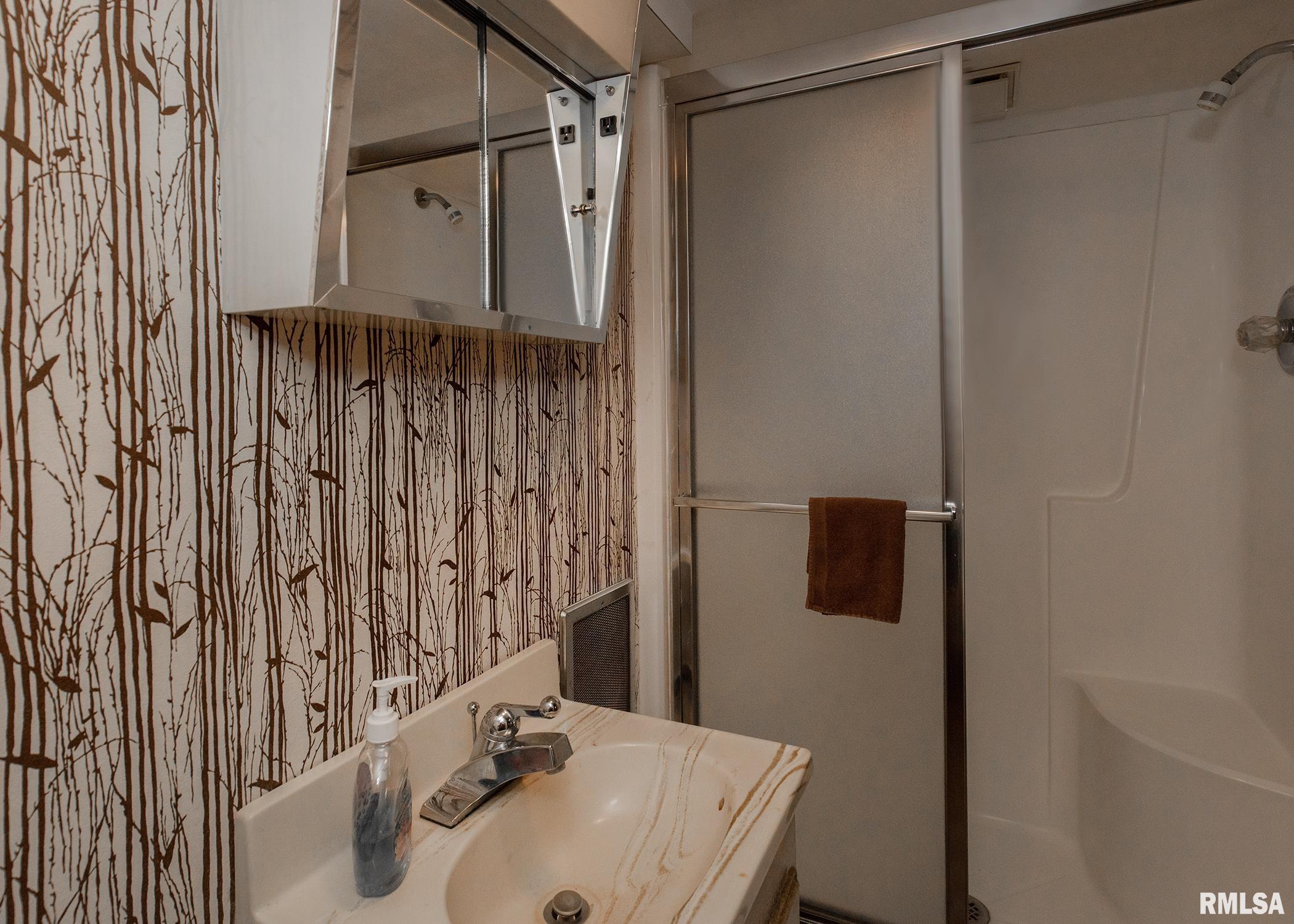 218 Cleveland Road Colona, IL 61241 - Photo 17 of 26 Gallery Image 17