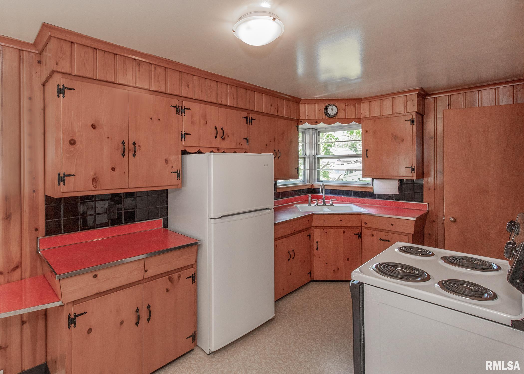 218 Cleveland Road Colona, IL 61241 - Photo 8 of 26 Gallery Image 8