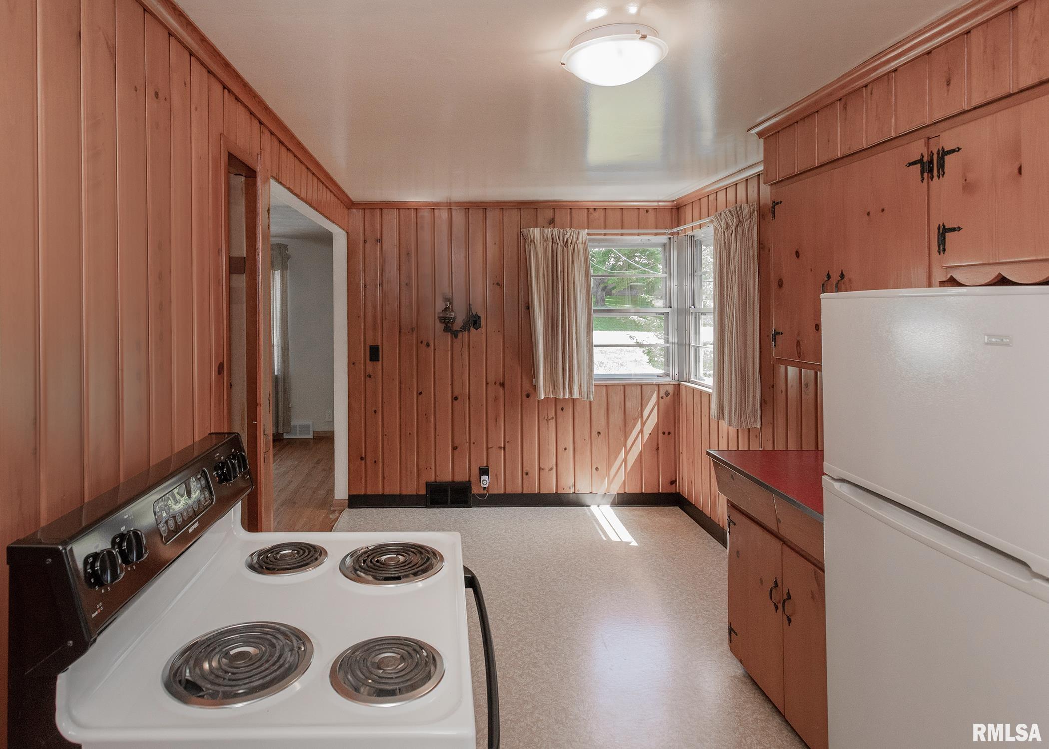 218 Cleveland Road Colona, IL 61241 - Photo 10 of 26 Gallery Image 10