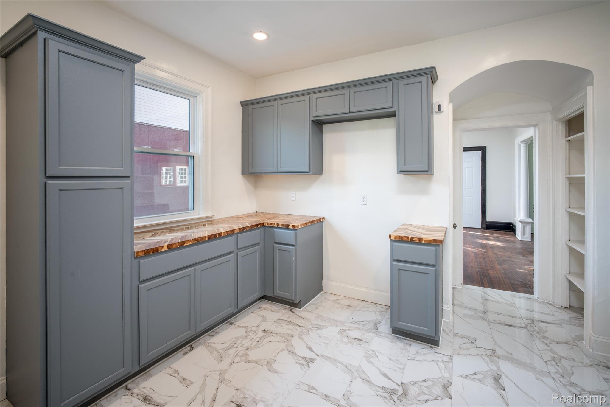 708 Webb Street Detroit, MI 48202 - Photo 10 of 32 10.jpg