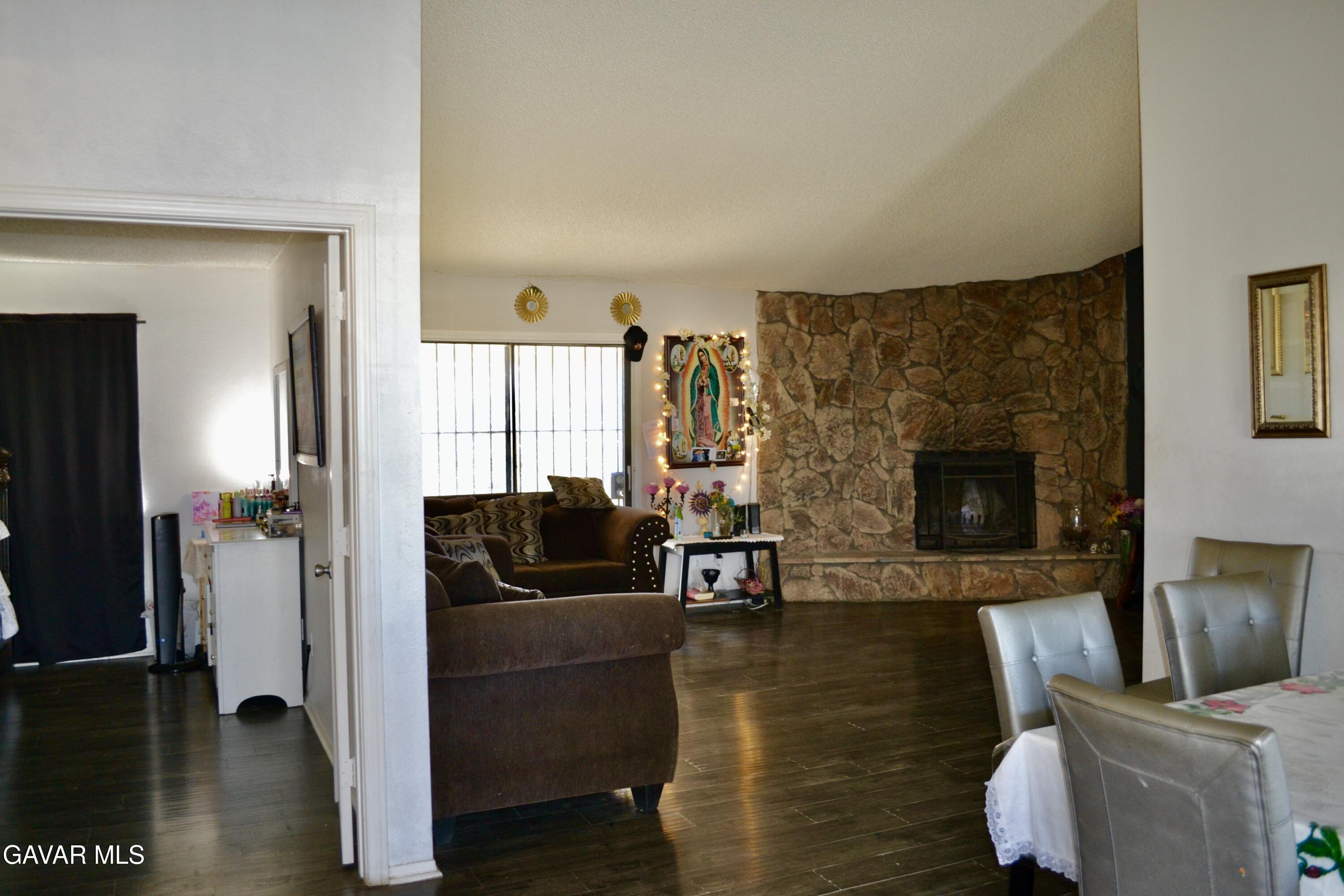 9640 East Avenue R Littlerock, CA 93543 - Photo 5 of 54 8C950DE1-B69C-4610-8892-4D64ABE3A827_1_2