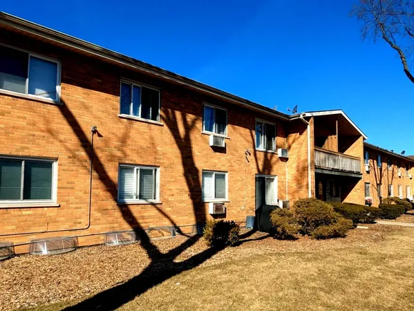 $199,000 | 721 Elmhurst Road, Unit G, Des Plaines, IL 60016