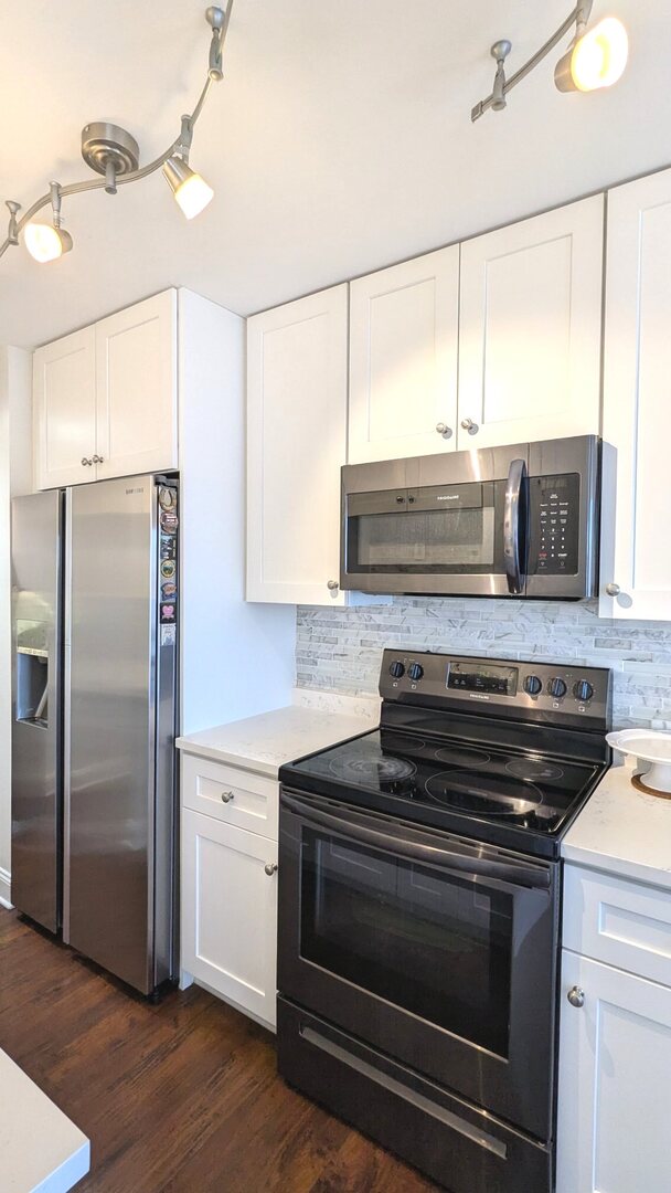 721 Elmhurst Road, Unit G Des Plaines, IL 60016 - Photo 3 of 19 Gallery Image 3