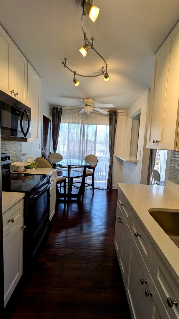 721 Elmhurst Road, Unit G Des Plaines, IL 60016 - Photo 6 of 19 Gallery Image 6