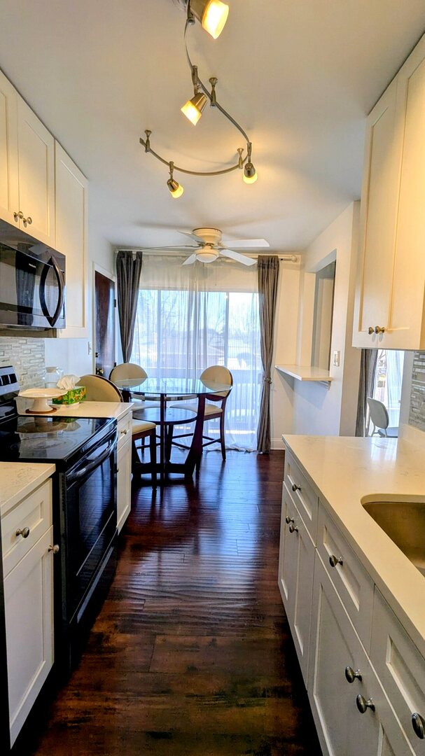 721 Elmhurst Road, Unit G Des Plaines, IL 60016 - Photo 7 of 19 Gallery Image 7