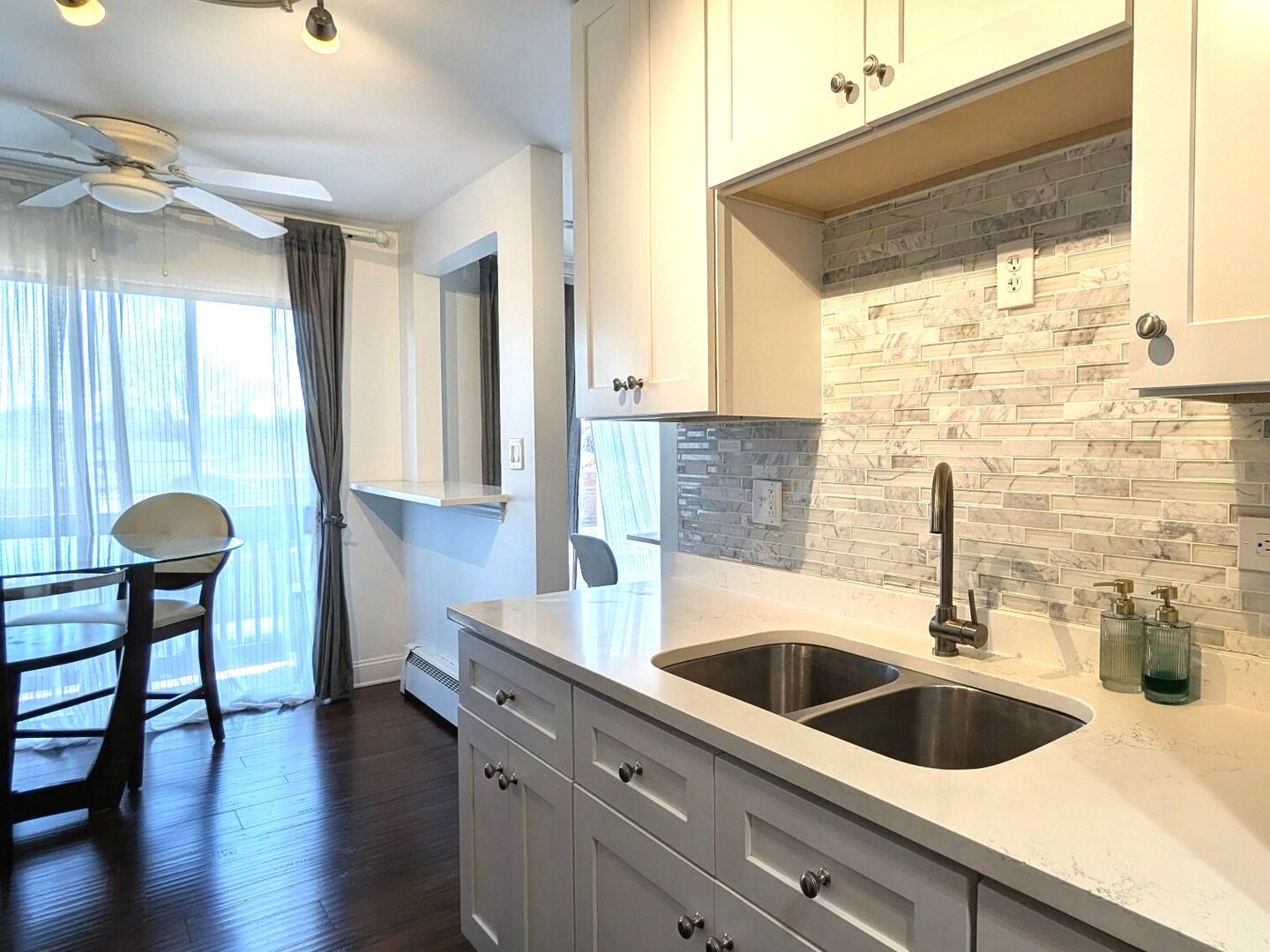 721 Elmhurst Road, Unit G Des Plaines, IL 60016 - Photo 9 of 19 Gallery Image 9