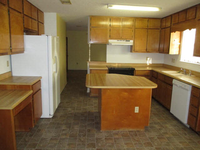 20950 County Road 28 Foley, AL 36535 - Photo 5 of 16 kitchen 1
