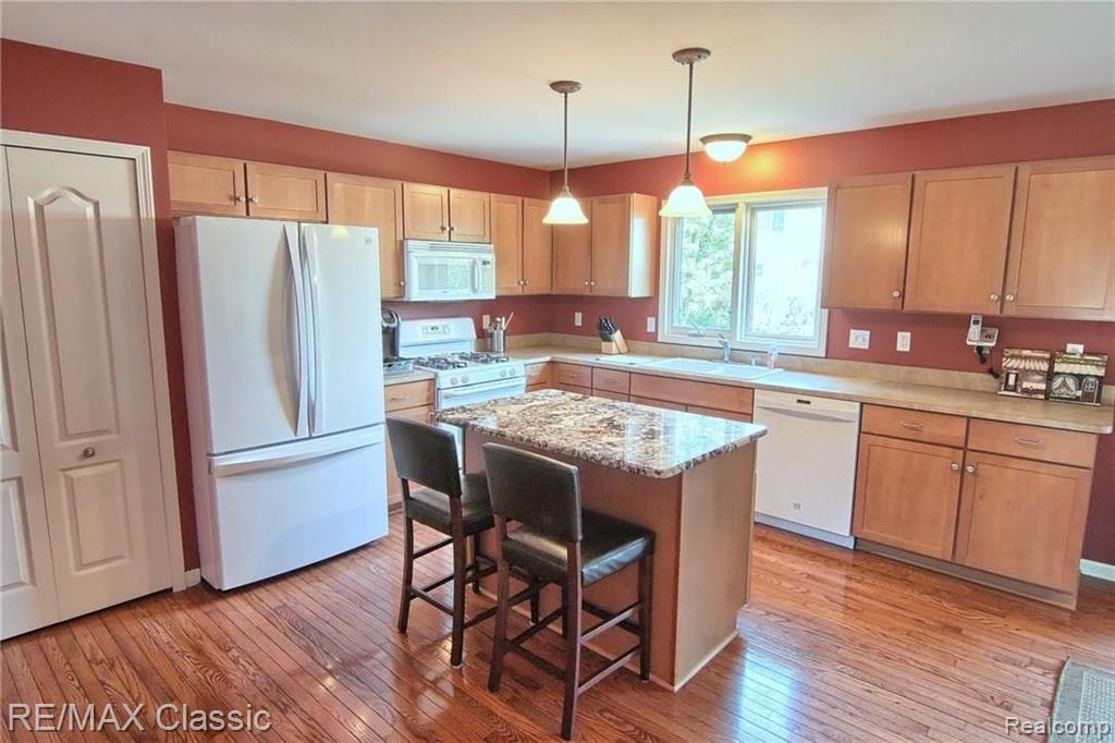 2029 Roundtree Rochester Hills, MI 48307 - Photo 10 of 30