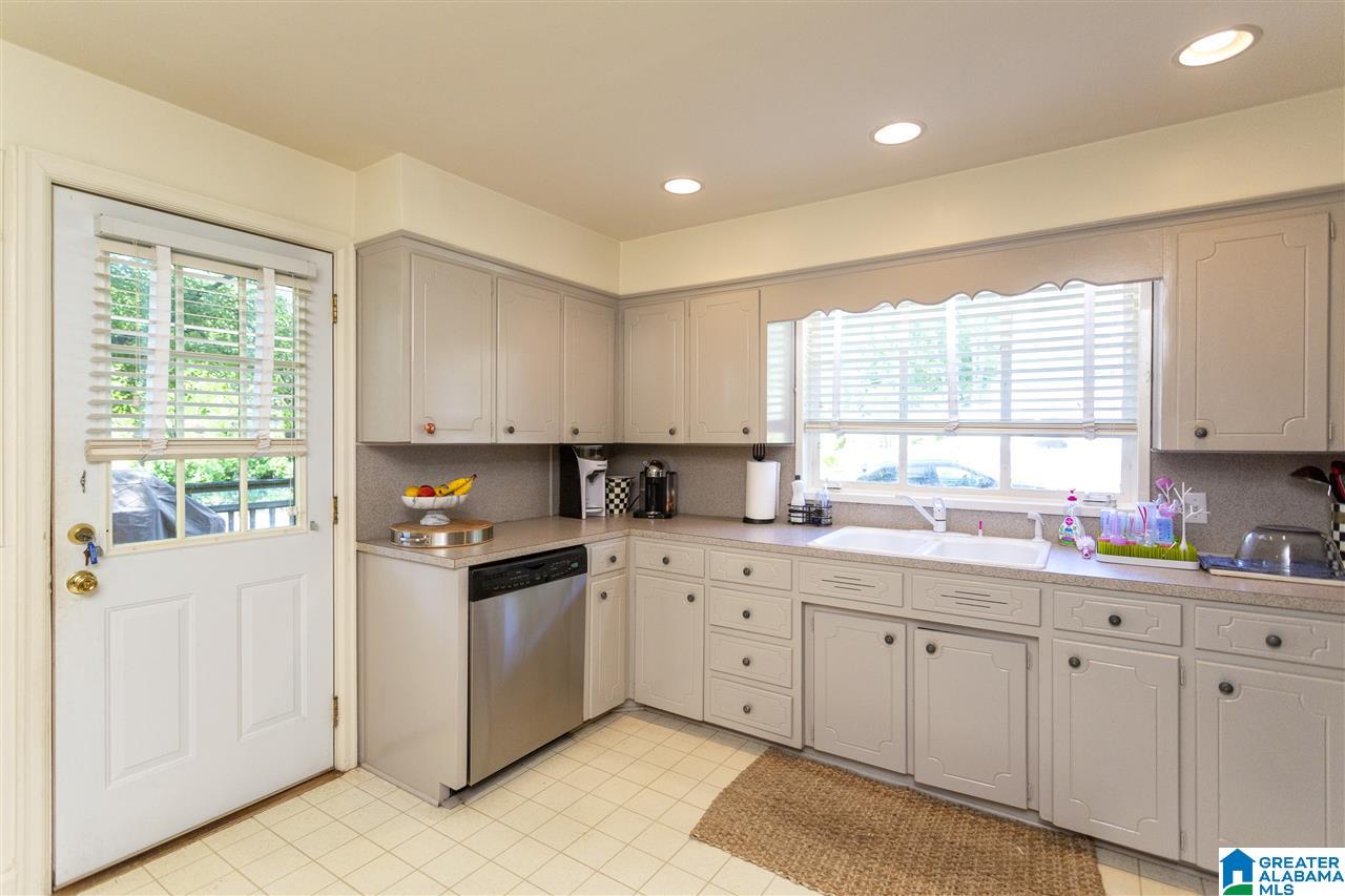 2025 Hickory Road Birmingham, AL 35216 - Photo 18 of 45