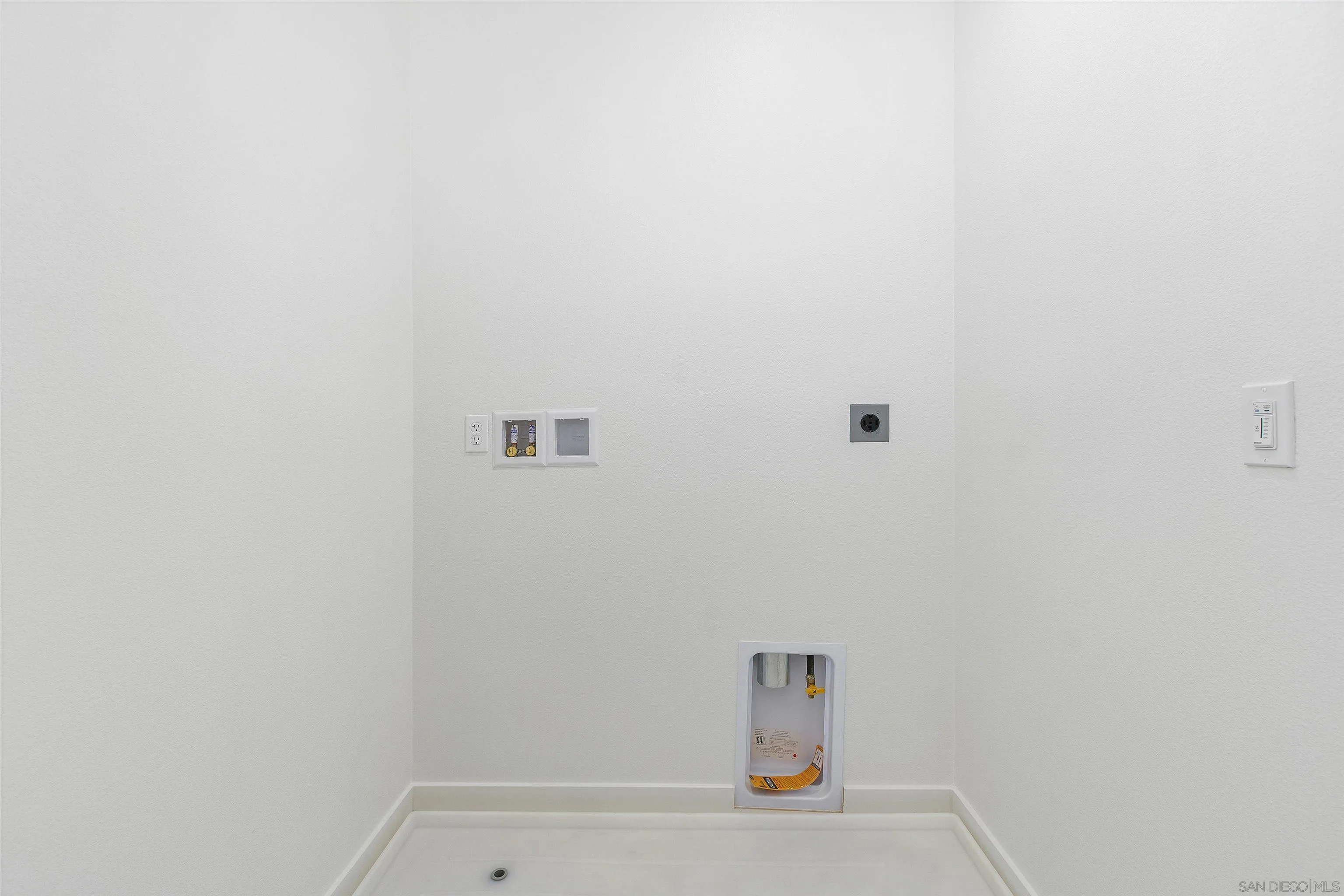 32336 Brunello Way Temecula, CA 92591 - Photo 21 of 26 a close up of a white marble wall