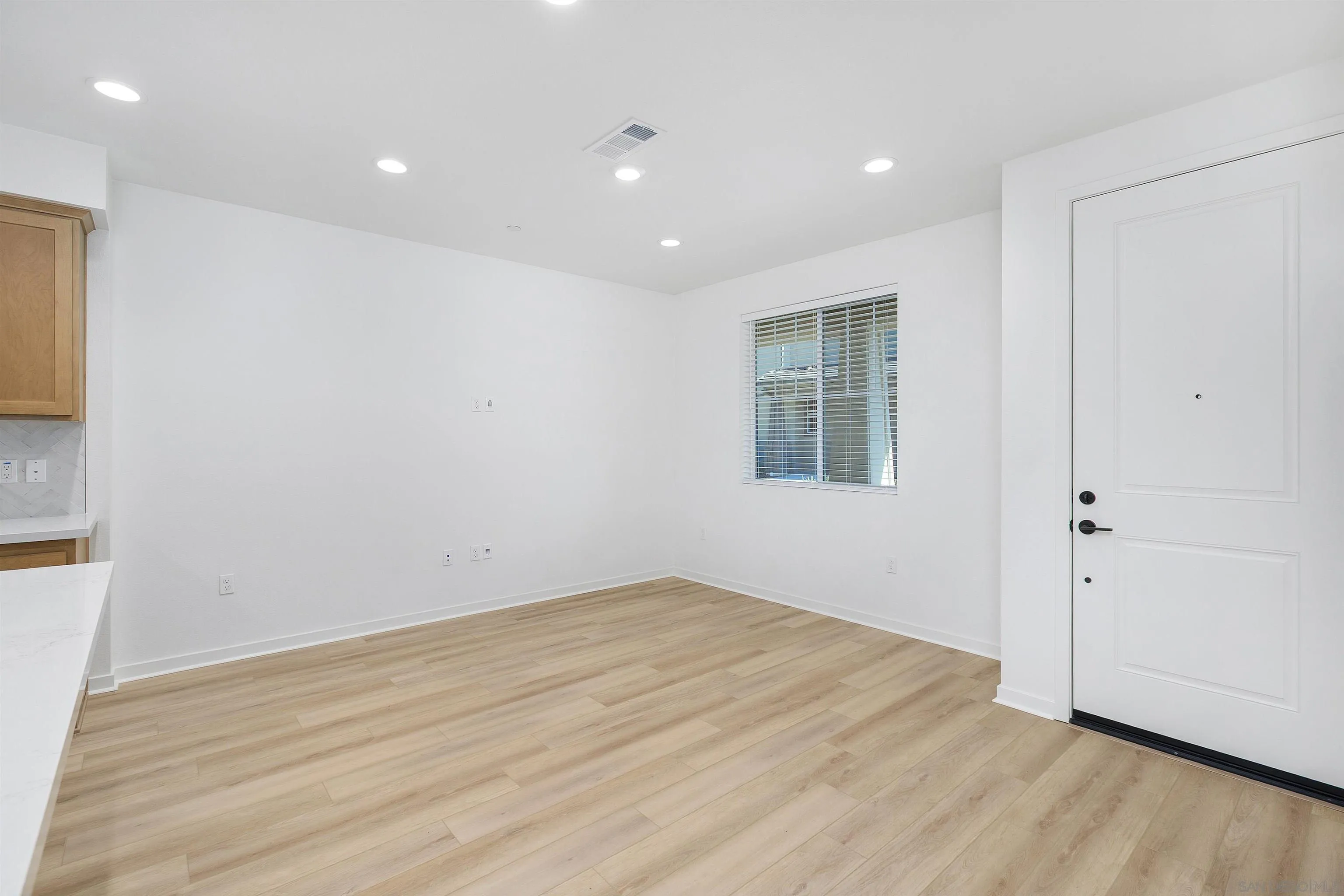 32336 Brunello Way Temecula, CA 92591 - Photo 4 of 26 an empty room with wooden floor and windows