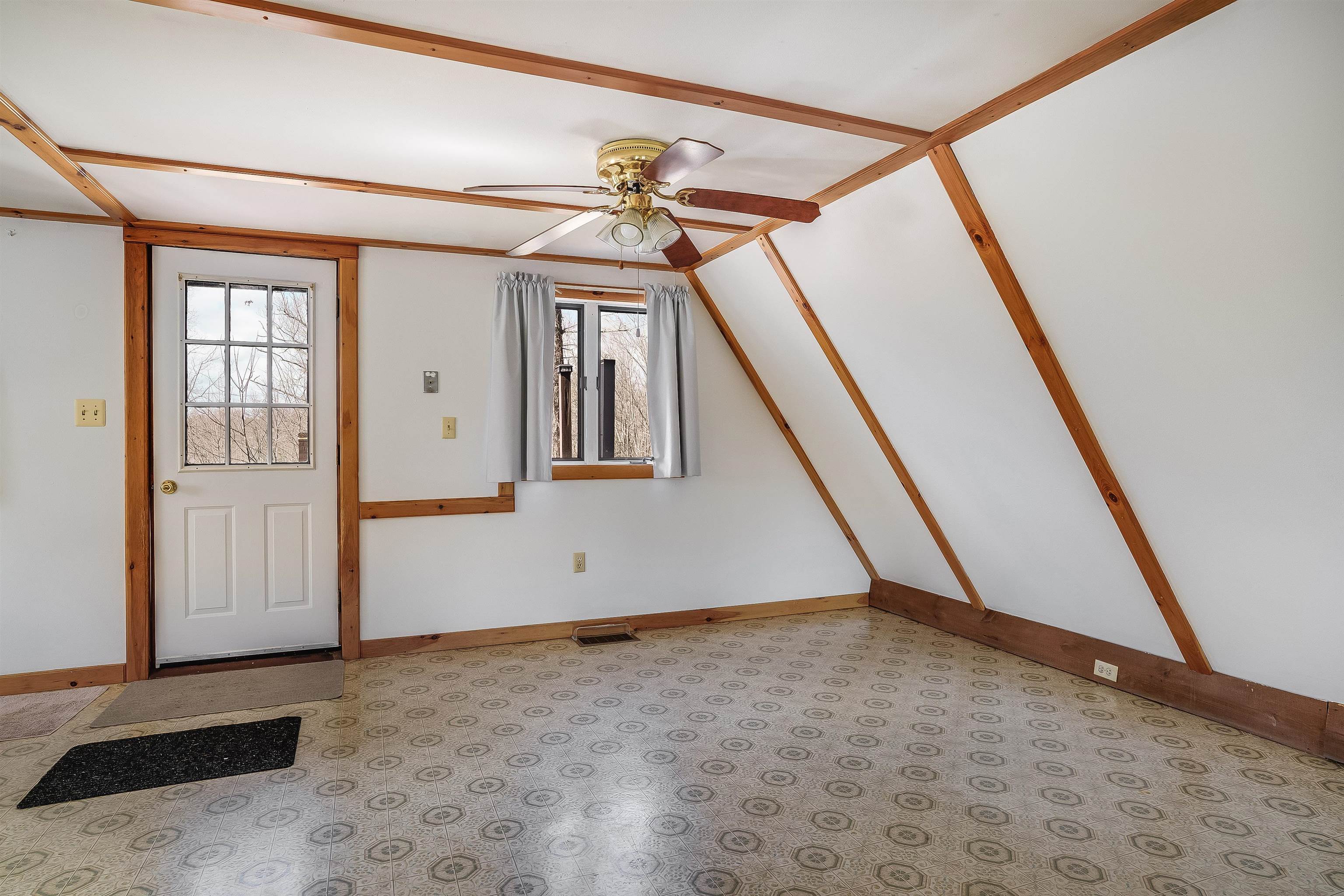 328 Stage Road Nottingham, NH 03290 - Photo 20 of 58