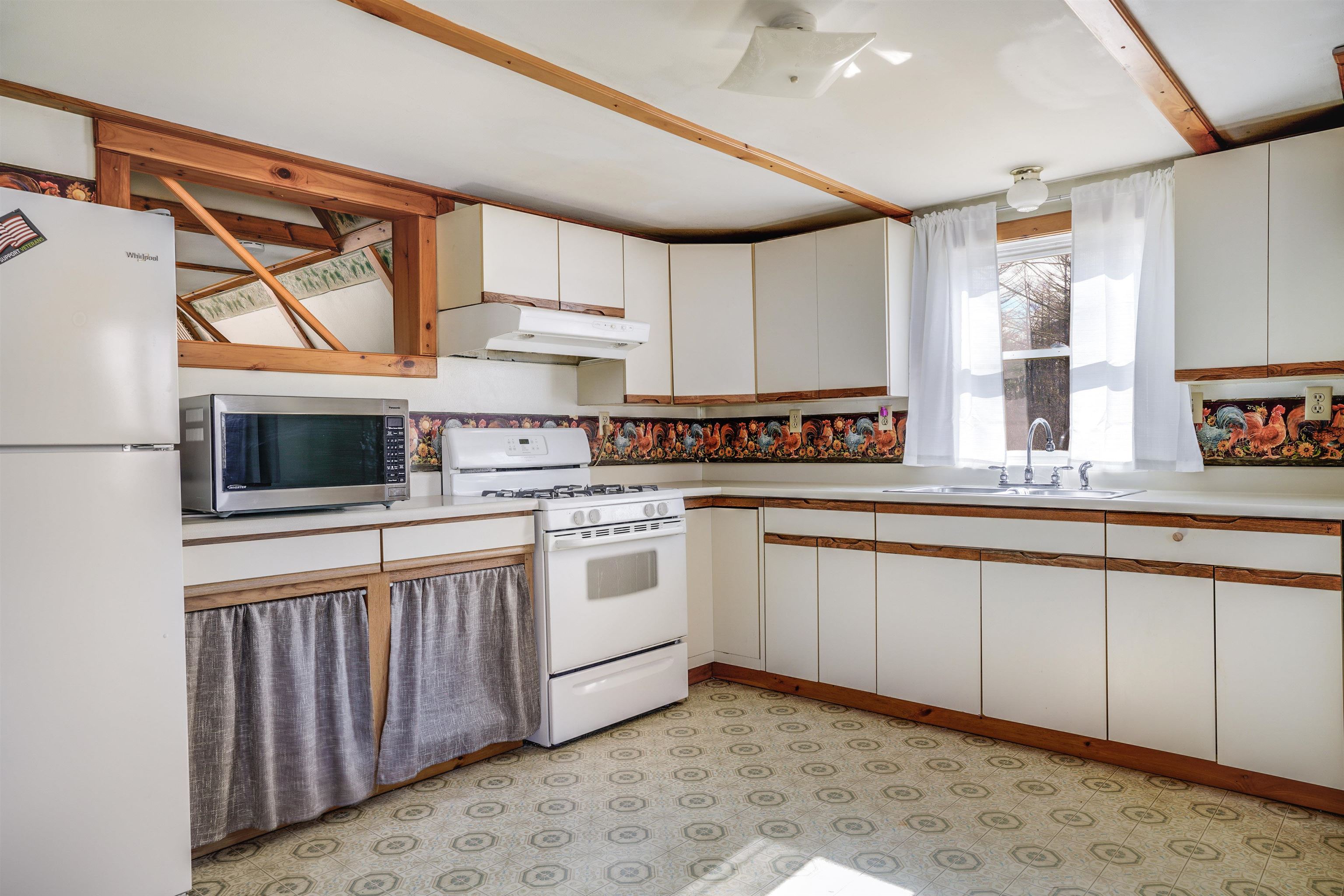 328 Stage Road Nottingham, NH 03290 - Photo 23 of 58