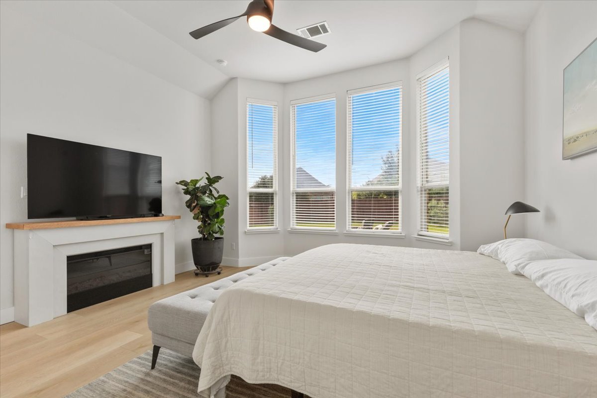132 Emerald Garden Road San Marcos, TX 78666 - Photo 14 of 38 Primary Bedroom