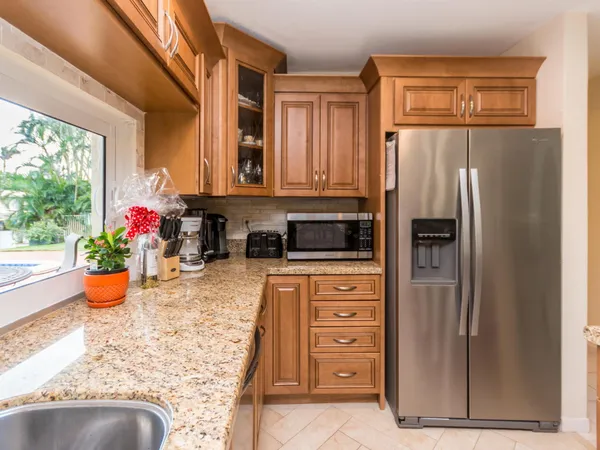 $5,000 | 4930 Northeast 27th Avenue, Lighthouse Point, FL 33064