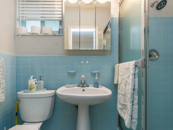 $5,000 | 4930 Northeast 27th Avenue, Lighthouse Point, FL 33064