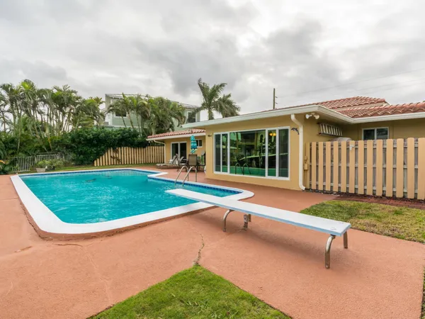 $5,000 | 4930 Northeast 27th Avenue, Lighthouse Point, FL 33064