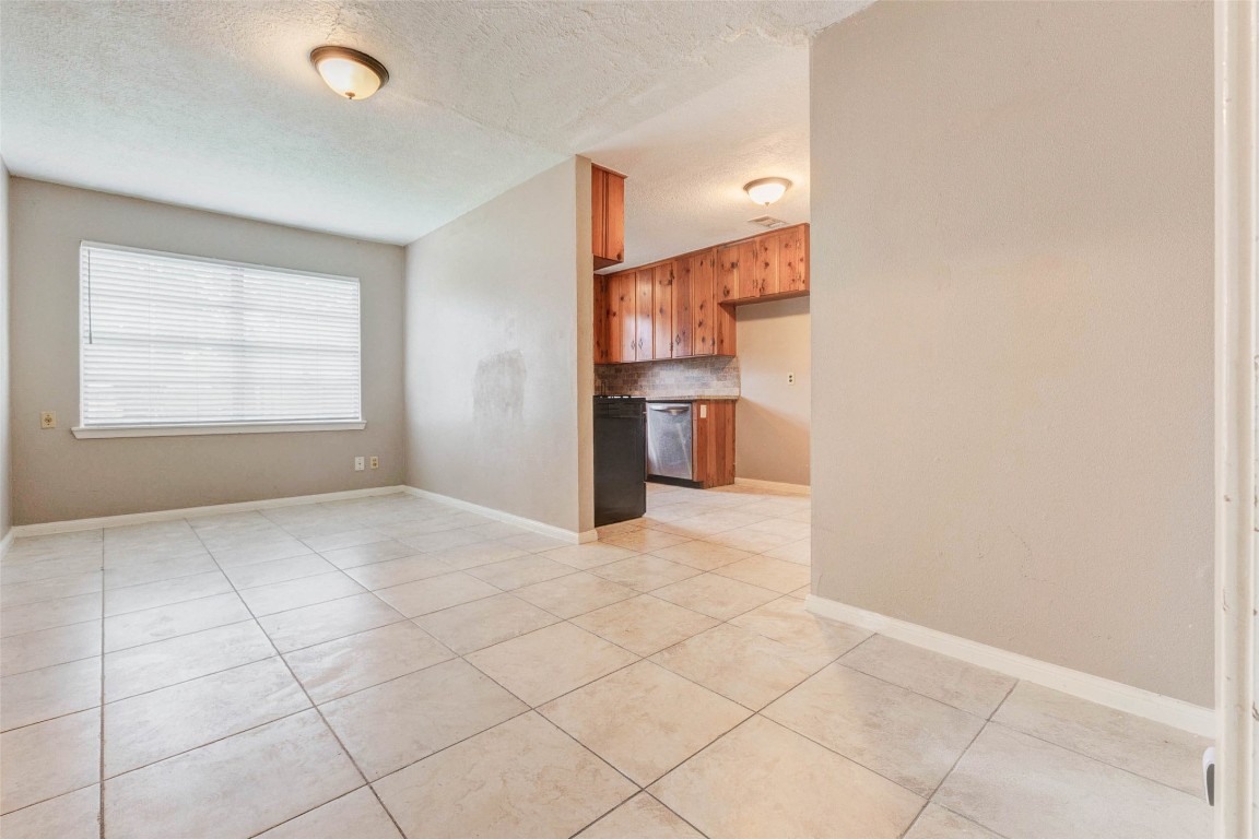 411 Burke Road Pasadena, TX 77506 - Photo 12 of 24 dining area