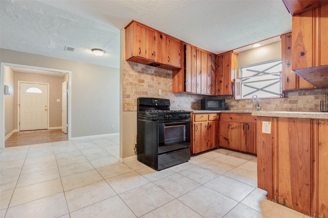 411 Burke Road Pasadena, TX 77506 - Photo 14 of 24 kitchen