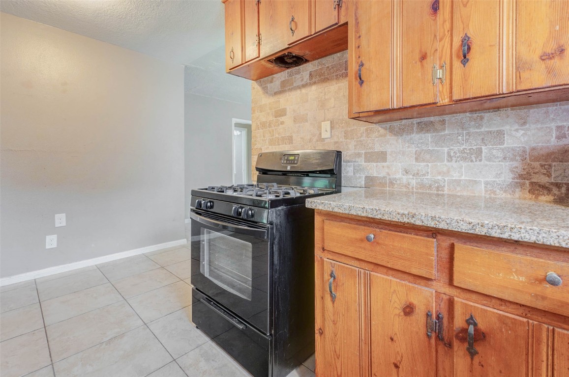 411 Burke Road Pasadena, TX 77506 - Photo 16 of 24 kitchen