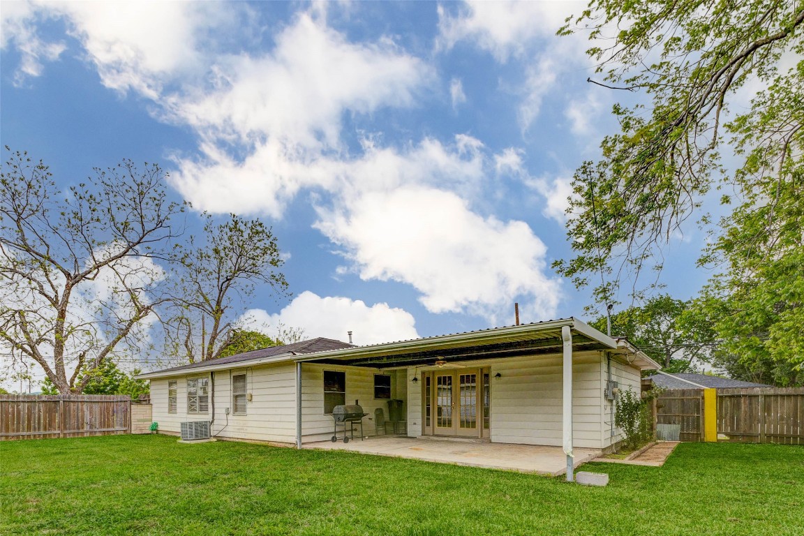 411 Burke Road Pasadena, TX 77506 - Photo 20 of 24 covered patio