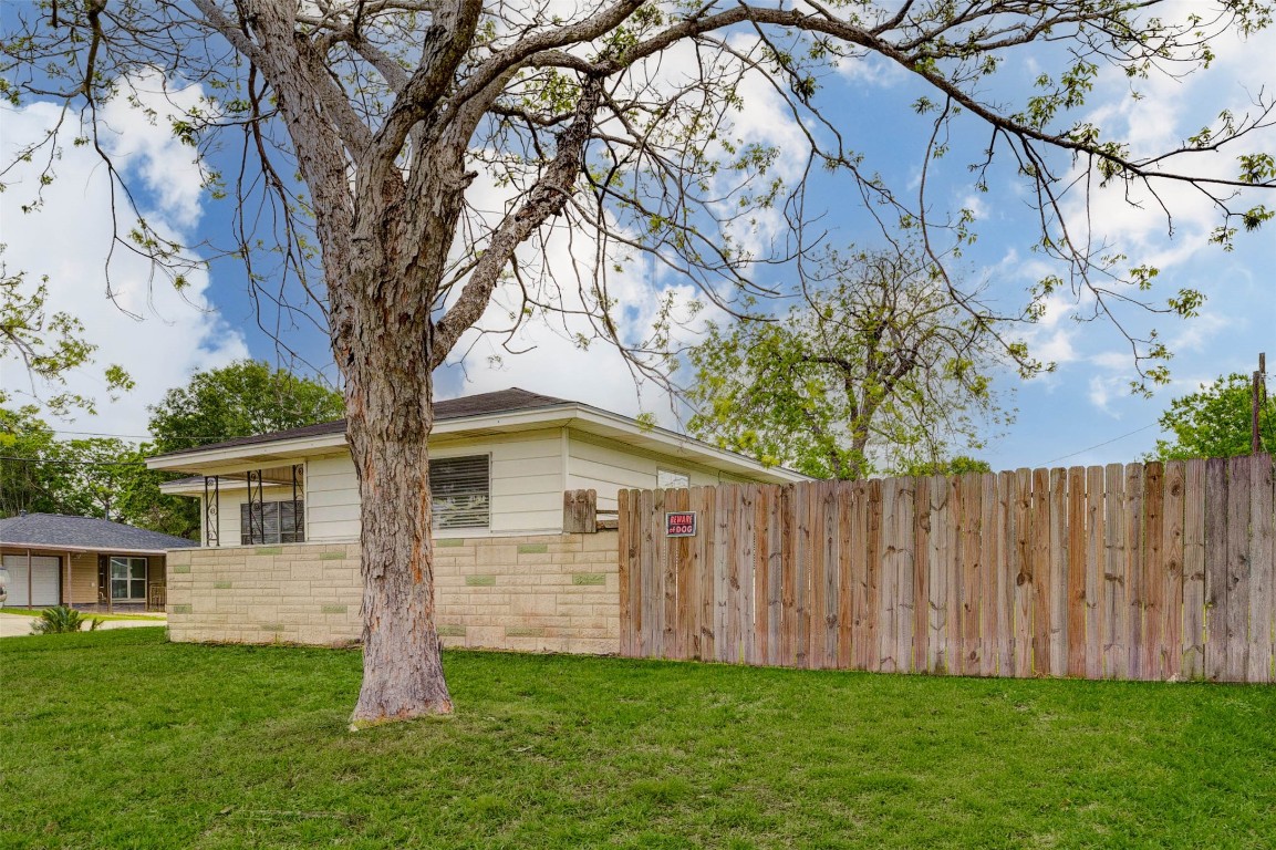 411 Burke Road Pasadena, TX 77506 - Photo 4 of 24 right side of house