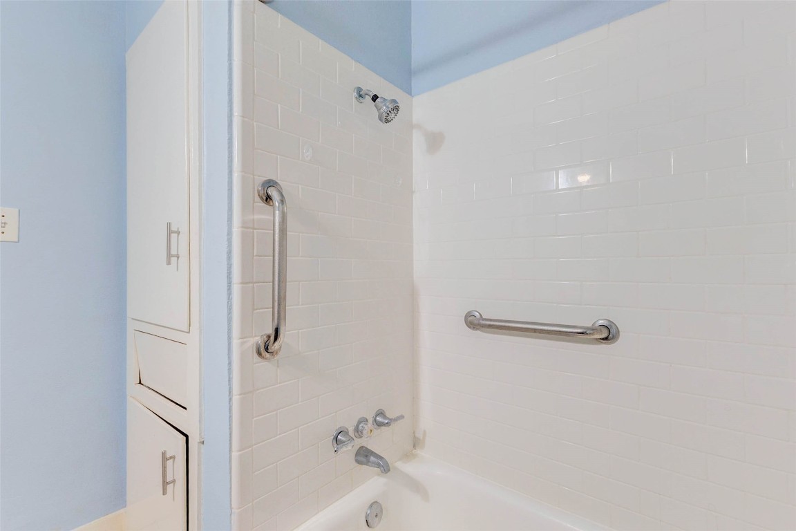 411 Burke Road Pasadena, TX 77506 - Photo 9 of 24 shower