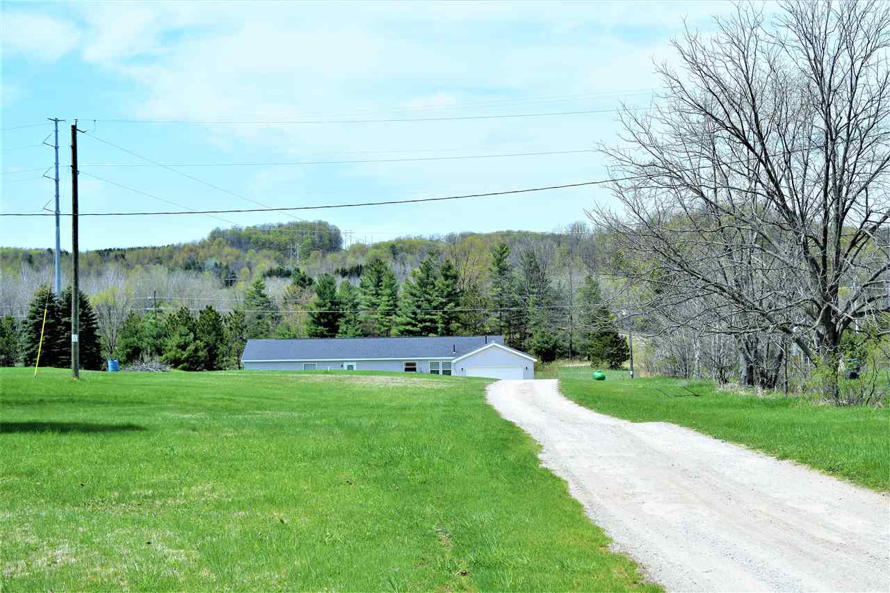 381 North Keystone Road Traverse City, MI 49696 - Photo 2 of 24 1846666-1.JPG