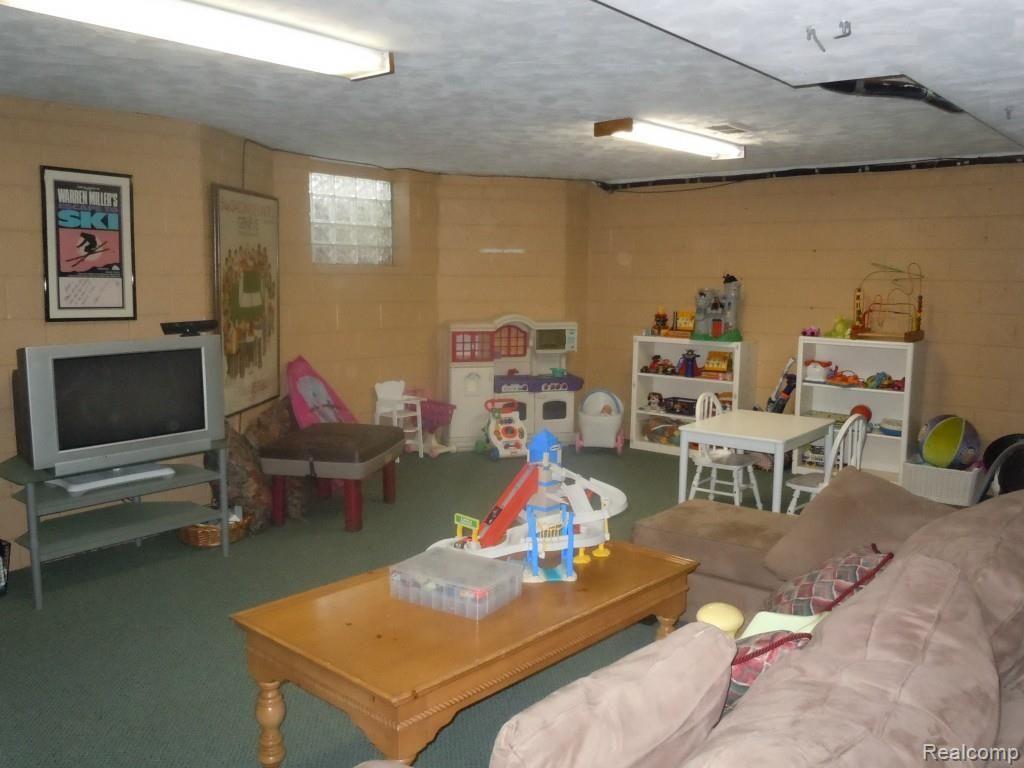 185 Merriweather Road Grosse Pointe, MI 48236 - Photo 22 of 32 Basement Rec Room2.jpg
