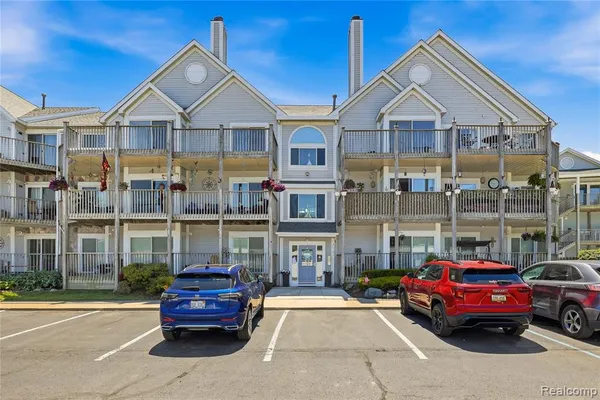 $290,000 | 37510 Jefferson Avenue, Unit 303, Harrison Township, MI 48045