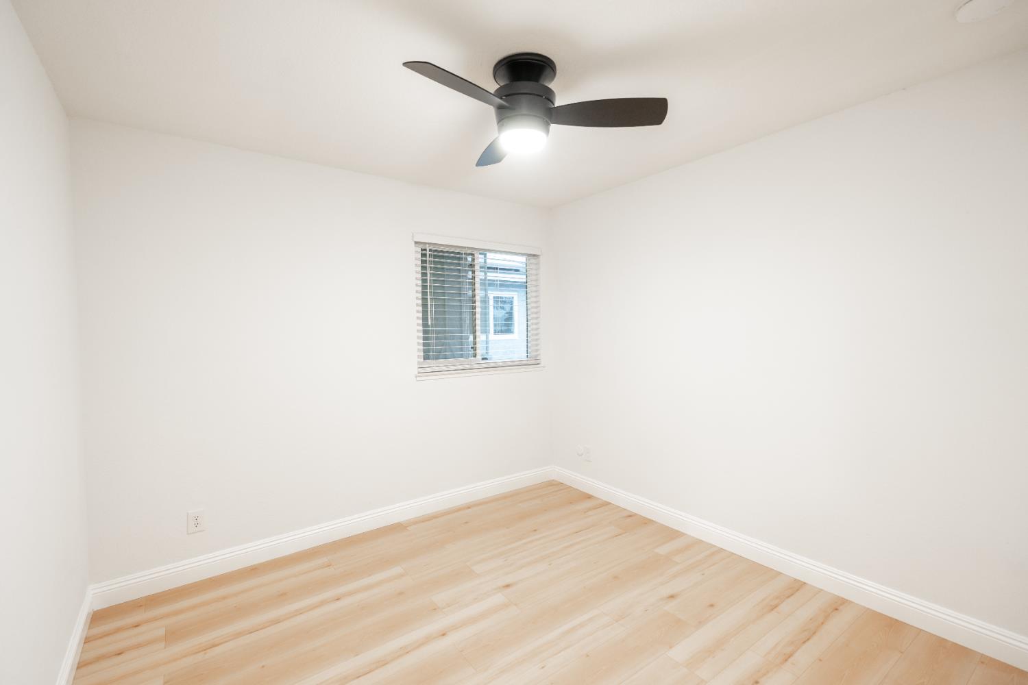 2612 Renn Avenue Clovis, CA 93611 - Photo 25 of 36 a view of empty room with wooden floor