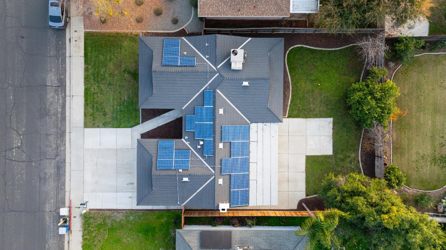 2612 Renn Avenue Clovis, CA 93611 - Photo 33 of 36 an aerial view of a house