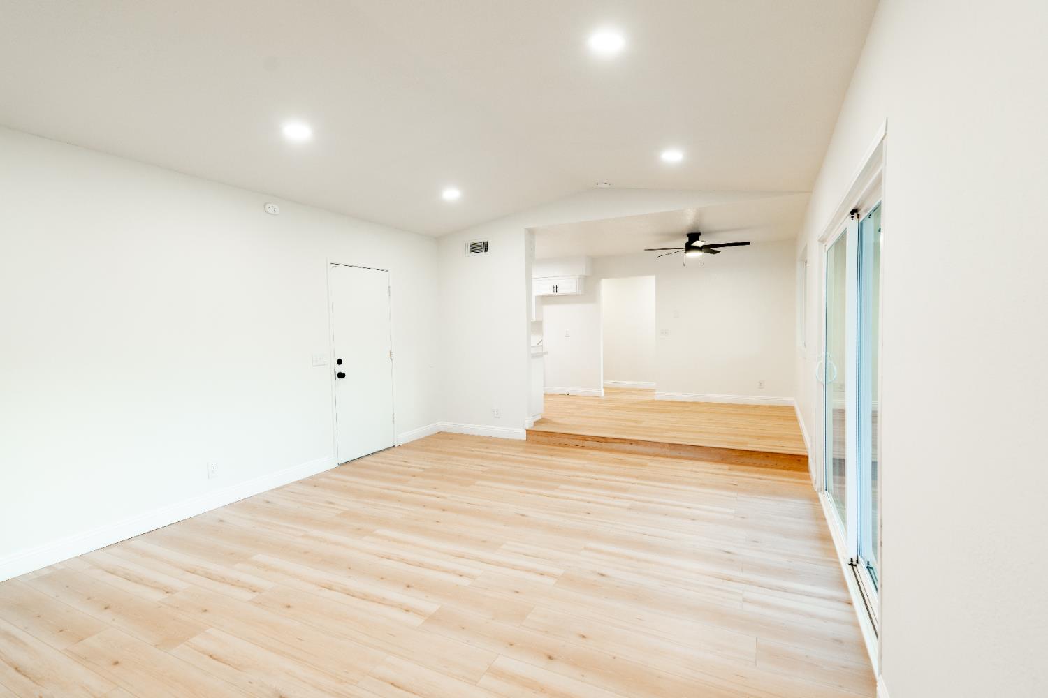 2612 Renn Avenue Clovis, CA 93611 - Photo 9 of 36 a view of empty room