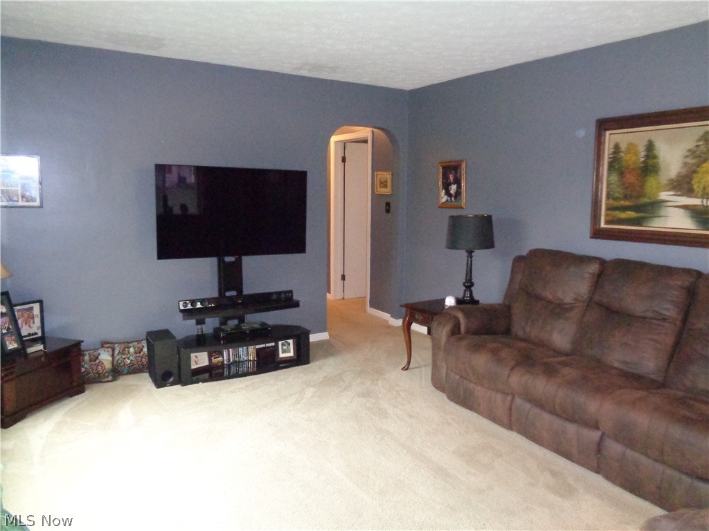 1501 Krumroy Road Akron, OH 44306 - Photo 8 of 24