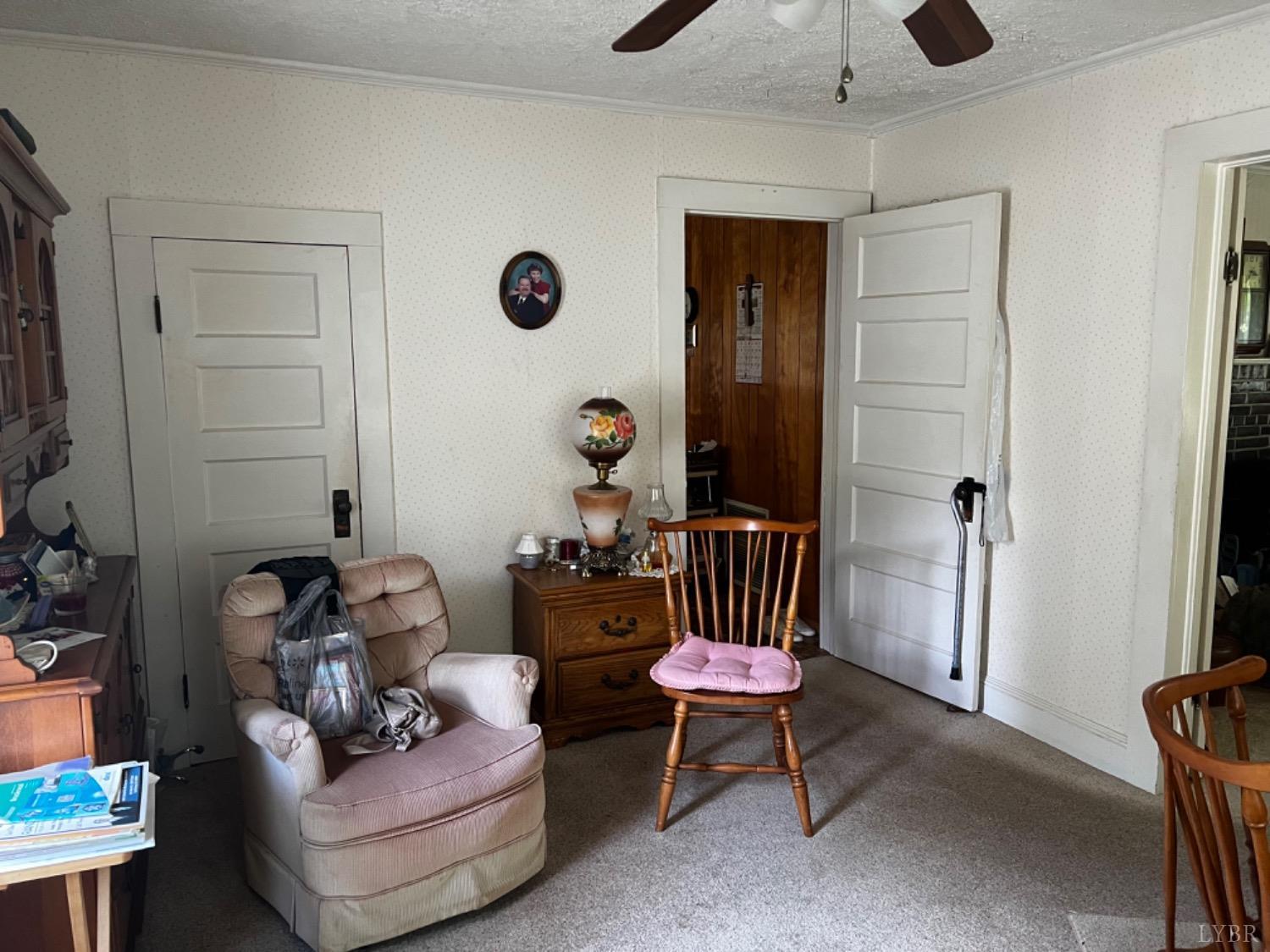 1131 Cody Road Nathalie, VA 24577 - Photo 7 of 28 a living room with furniture